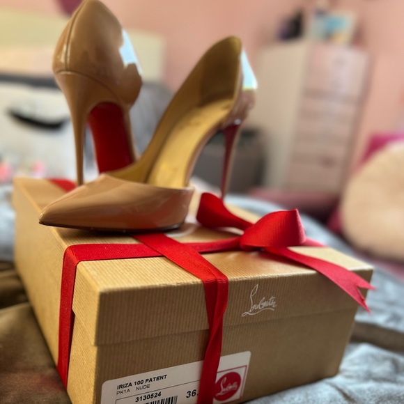 Worn twice. Like new. - Picture 1 of 3